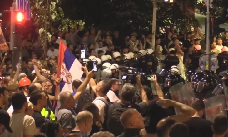 “Vuçiç është zhdukur”, Serbia nuk gjen qetësi nga protestat anti-qeveritare
