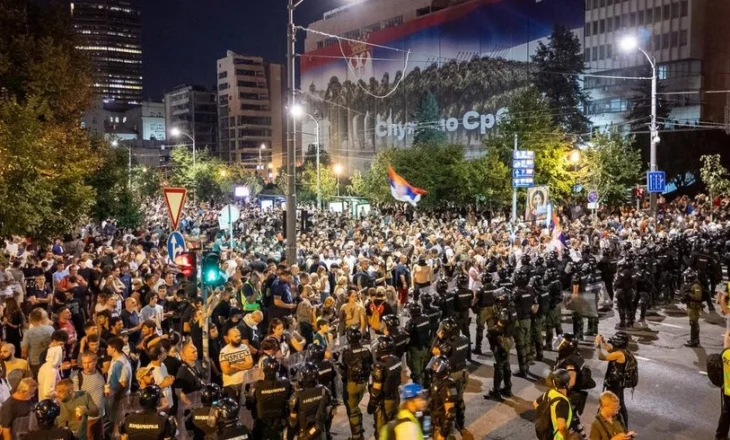 Vuçiç po e çon vendin në luftë civile