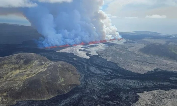 Vullkani rus shpërthen në Kamchatka pas 450 vitesh