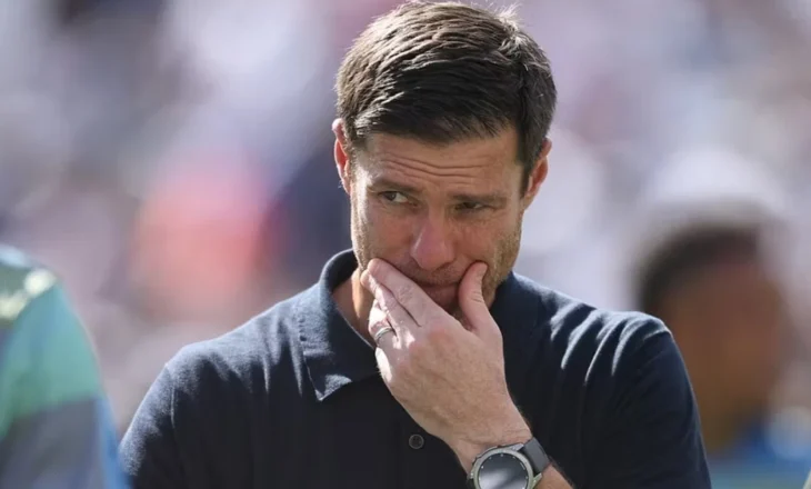 Xabi Alonso kërkon përforcime në mesfushë, por klubi ia ka “mbyllur rubinetin”…