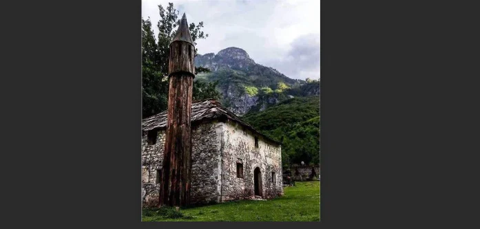 Xhamia e vjetër e fshatit Dragobi të Tropojës- Mendohet se është ndërtuar në vitin 1442(Foto)