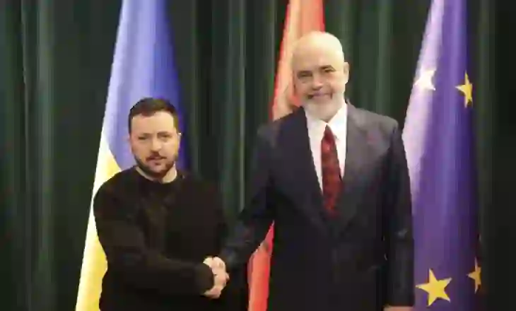 Zelenskyy telefonatë me Ramën: E informova për luftën, po punojmë për t’i dhënë fund