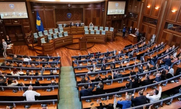 Zgjedhja e nënkryetarit serb mban ‘peng’ konstituimin e Kuvendit, sot mbahet seanca e radhës