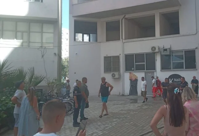 Zjarr në një apartament, panik tek banorët