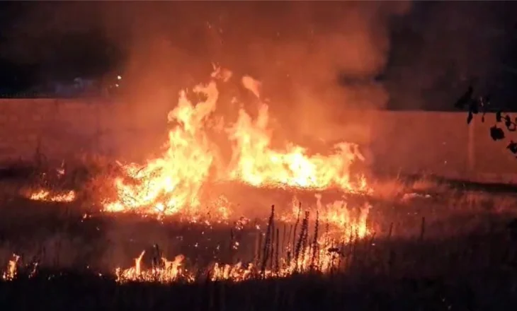 Zjarr në një fshat të Kukësit/ Flakët neutralizohen nga zjarrfikësit, nis hetimi nga autoritetet