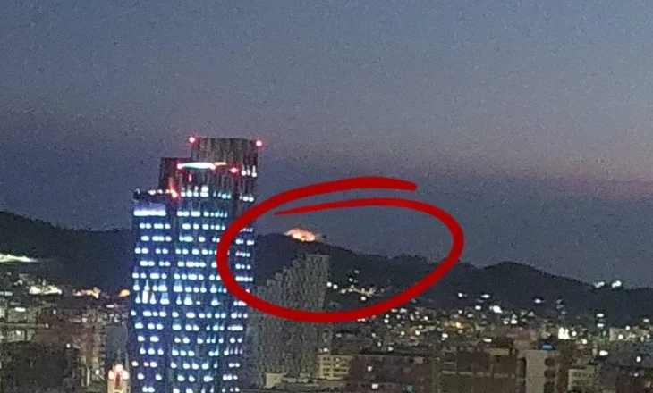 Zjarr në zonën e Kombinatit, flakët duken edhe nga qendra e Tiranës