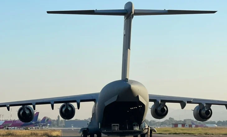 Zjarret, dy helikopterë të Emirateve të Bashkuara Arabe mbërrjnë në Kuçovë
