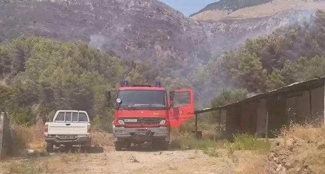 Zjarret në Finiq, Ministria e Mbrojtjes publikon pamjet: Ndërhyrje nga ajri dhe toka, situata drejt normalizimit