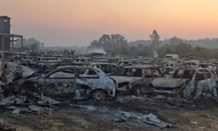 Zjarret në Patër, digjet parkimi i doganës! Në flakë 550 makina të bllokuara nga autoritetet