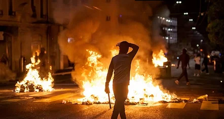 Zvicra në “pikën e vlimit”, dy netë trazirash të dhunshme pas vdekjes së adoleshentit