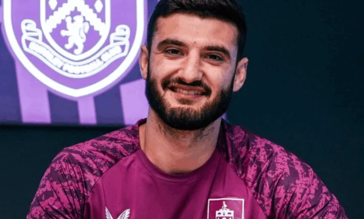 ZYRTARE/ Armando Broja firmos me Burnley