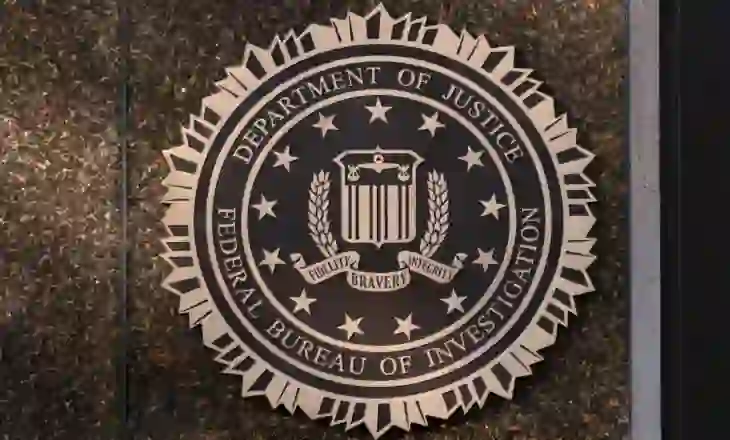 Zyrtari i FBI-së që i rezistoi administratës Trump shkarkohet nga Byroja