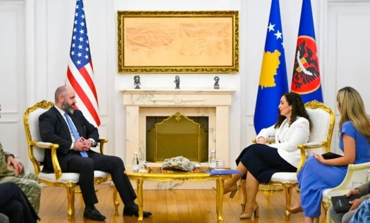 Zyrtari i lartë amerikan i Mbrojtjes takon krerët shtetërorë të Kosovës,Osmani: Të përkushtuar për…
