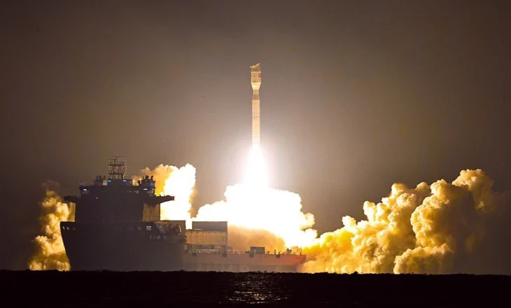 11 satelitë të rinj brenda një rakete të vetme nga deti