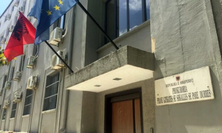 33 apartamente, 15 makina dhe dyqane; Prokuroria i sekuestron pasuritë “bosit” të drogës në Durrës
