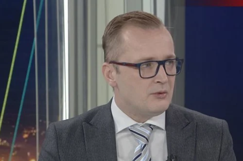 “A do kandidoni për Bashkinë Tiranë? Ja si përgjigjet Lisandër Hoxha