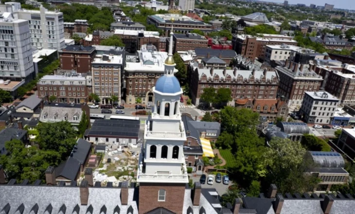 Administrata Trump nuk i ndahet Harvardit: Tregohuni të përgjegjshëm financiarisht nëse doni fonde federale