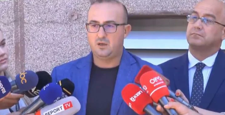 “Akoma luftojmë për drita 24 orë”/ Ironizon deputeti: Kryeministri ndërpret fjalën dhe vendos ‘Teatrin e Kukullave’