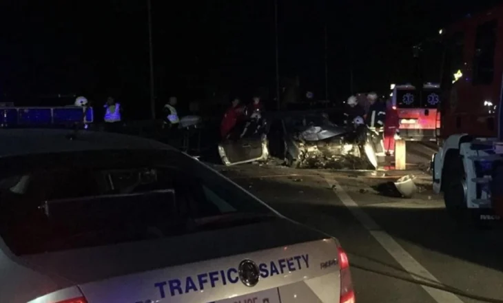 Aksident i rëndë/ Makina përplaset me autobusin, një i vdekur dhe katër të plagosur