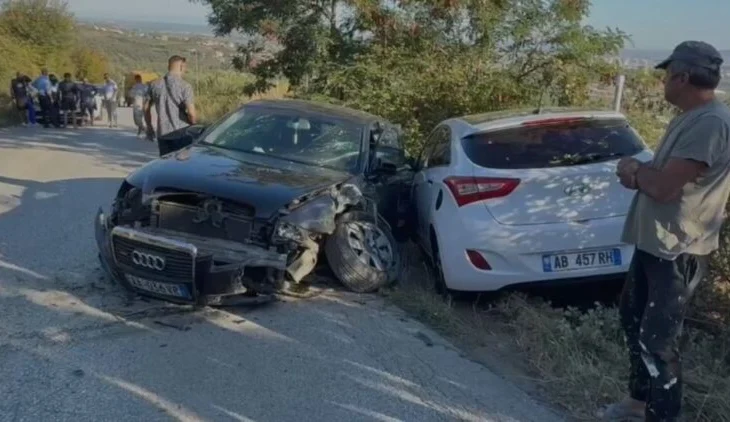 Aksident i rëndë në Fier! Përfshihen tre automjete, një person përfundon në spital