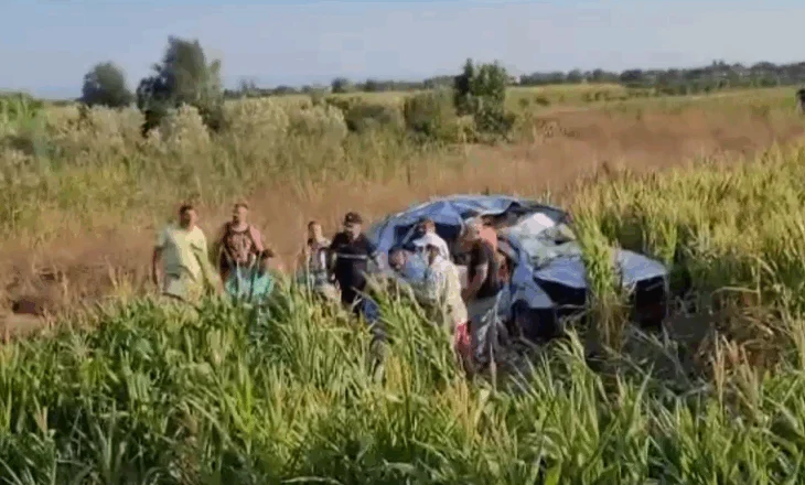 Aksident i rëndë në Lushnje/ Automjeti del nga rruga, humb jetën një nga pasagjerët, përfundojnë në spital tre persona