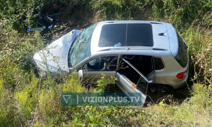 Aksident në Lezhë! Automjeti përfundon në kanal, plagosen dy persona