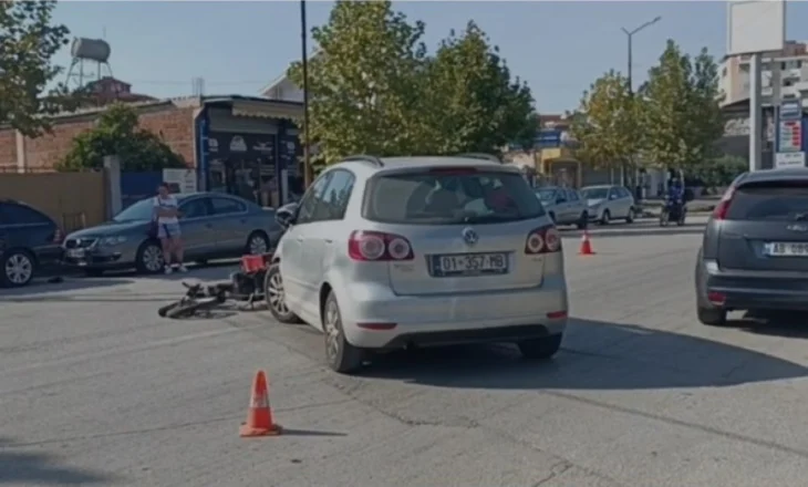 Aksident në Lushnjë/ Përfundon në spital motoçiklisti, përplaset me një mjet