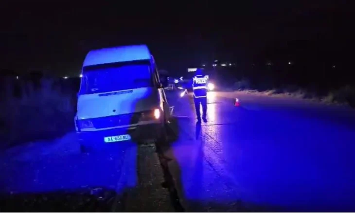 Aksidenti me vdekje në aksin Elbasan-Peqin, policia vë në pranga drejtuesin e fugonit dhe të mjetit të pastrimit (EMRAT)
