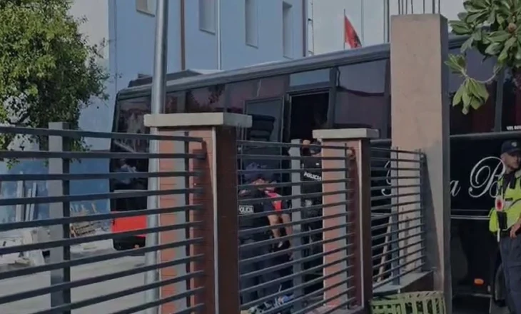 Aksioni antidrogë në Elbasan, të arrestuarit transferohen drejt Tiranës nën forca të shumta sigurie
