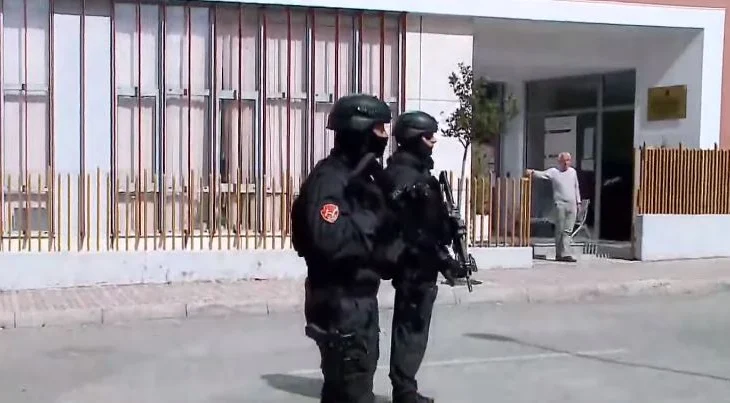 Akuzohet për marrëdhënie s*eksuale me vajzën e mitur të bashkëjetueses, Gjykata merr vendimin për 37-vjecarin