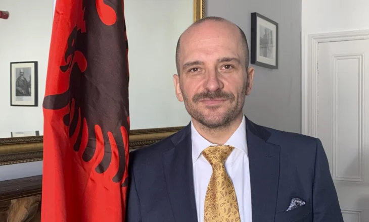Ambasadori shqiptar i drejtohet Nigel Farage: Pretendimet e tua për emigrantët shqiptarë janë të pavërteta!