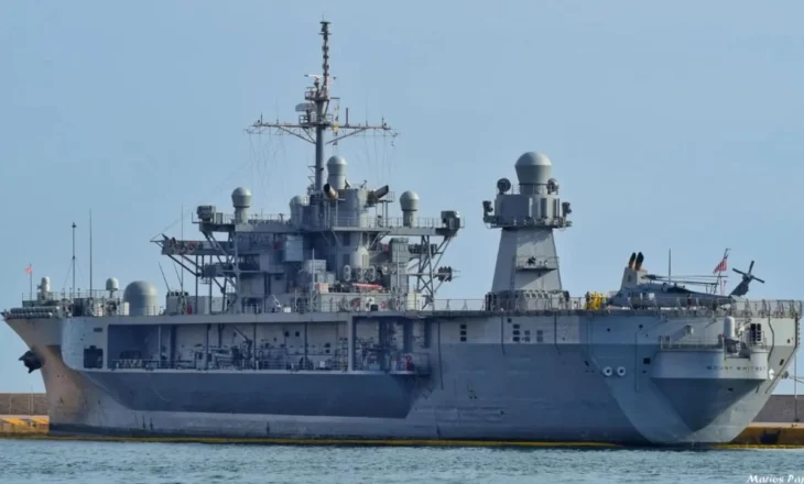 Anija e flotës Amerikane mbërrin të shtunën në Porto Romano/ Ushtarakët e SHBA takime me të Ngarkuarën me Punë në Ambasadën e SHBA-së dhe Begajn
