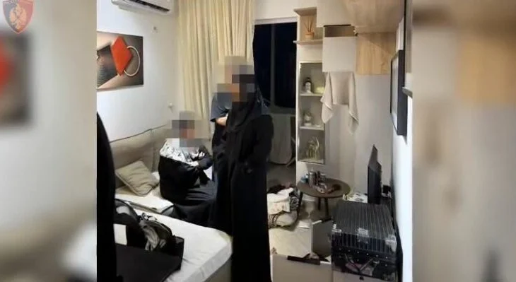 Apartamenti i kthyer në ‘fole’ prostitucioni/ Arrestohet 37-vjeçari turk, organizator i rrjetit, policia sekuestron…
