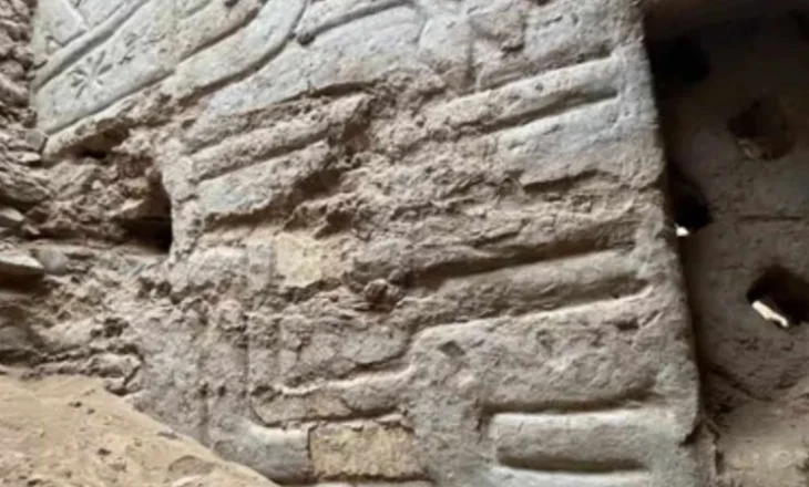 Arkeologët në Peru kanë zbuluar një mural mahnitës 3D 4,000-vjeçar në vendin Huaca Yolanda
