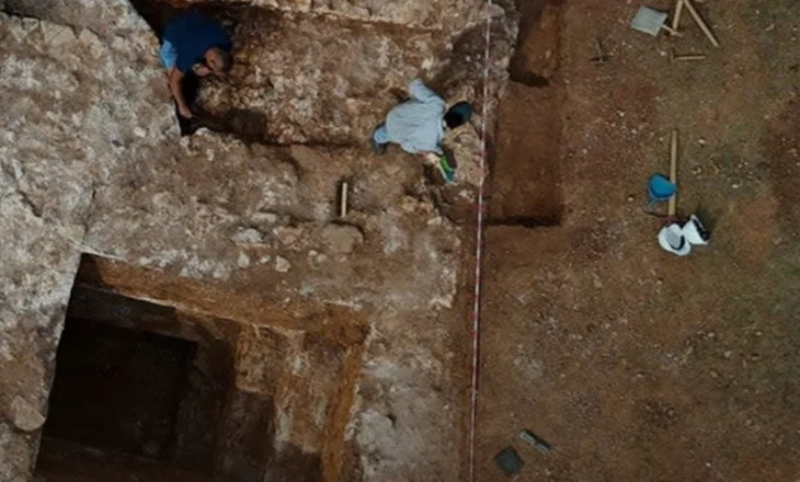 Arkeologët shqiptarë zbulojnë varrin e parë monumental të periudhës romake në zonë 