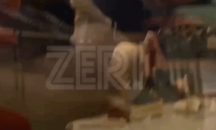 Atentati në Shkodër/ Pamje nga vendngjarja: Momenti kur të plagosurit merren me barrela (VIDEO)