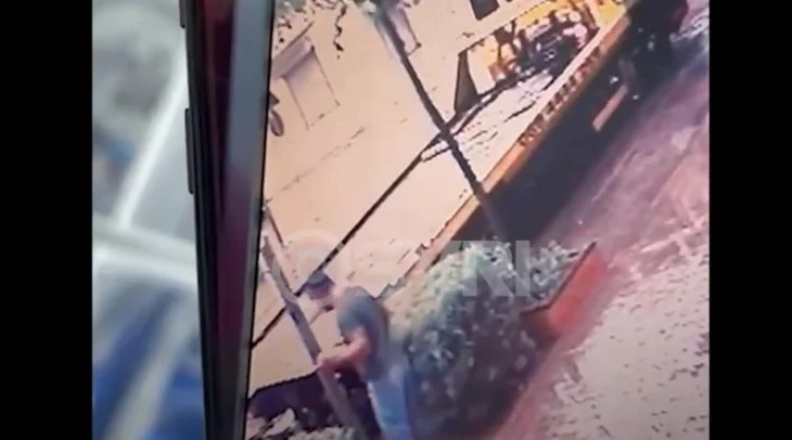 Babai i 3 fëmijëve u vra nga papërgjegjshëria e shtetit! Momenti kur 43 vjeçari ra në kontakt me rrymën elektrike! Shikoni pamjet