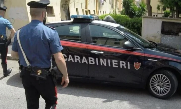 Babai tentoi të mbyste djalin e tij të mitur dhe i vuri flakën shtëpisë, qeni hero i shpëton jetën fëmijës