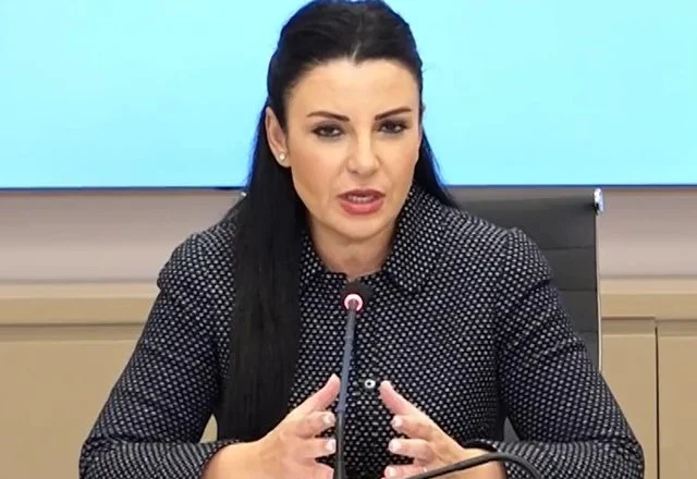 “Balluku do arratiset si Ahmetaj”, gazetari bën deklaratën e fortë: Belinda e ka të shkruar fatin, shumë shpejt do…