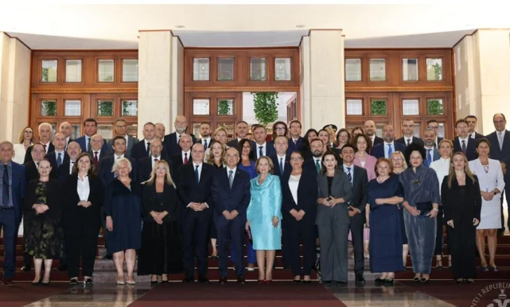 “Bashkëpunim dhe zgjidhje të përbashkëta”/ Presidenti Begaj pret ambasadorët shqiptarë: Si një vend i vogël në…