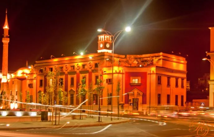 Bashkia Tiranë njofton se shtyn pagesën e taksave dhe tarifave vendore