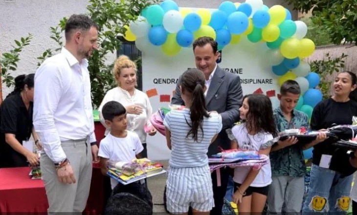 Bashkia Tiranë shpërndan çanta dhe mjete shkollore për fëmijët në nevojë! Nënkryetari Sulaj: Do keni gjithmonë fokusin tonë
