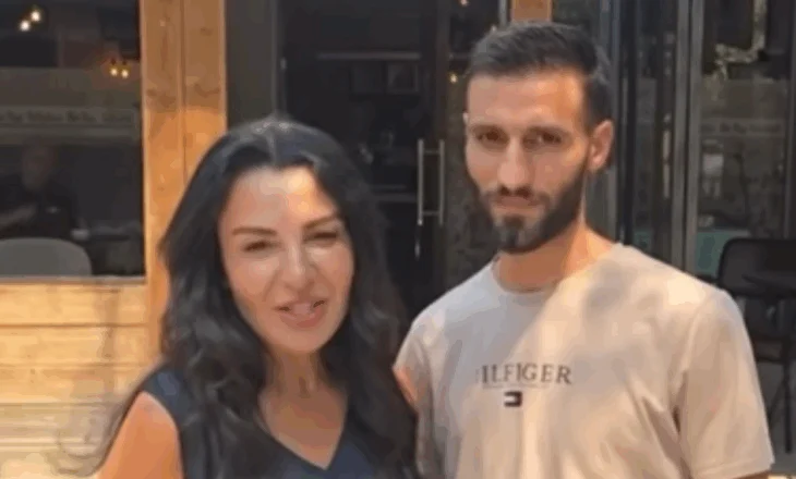 Belinda Balluku në Delvinë, promovon një bar-kafe (VIDEO)