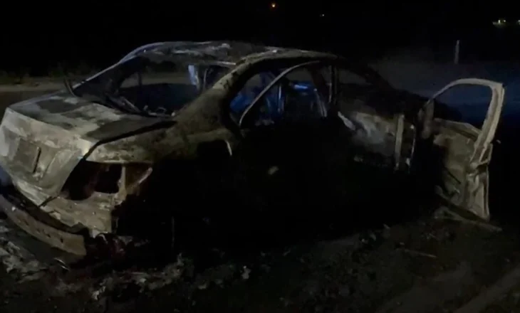 ‘Benzi’ përfshihet nga flakët në Levan, shoferi braktis makinën sapo sheh zjarrin