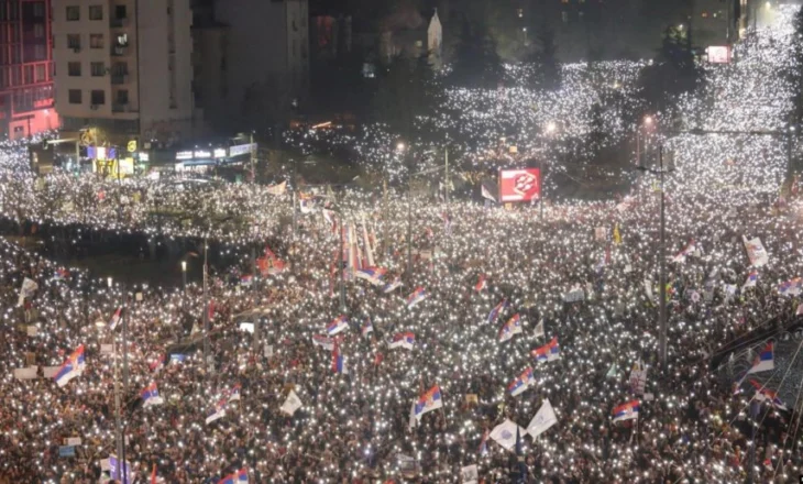 Beogradi i mbështet akuzat e Rusisë për ndërhyrjen e Brukselit në protesta në Serbi