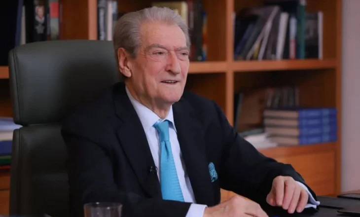 Berisha dënon mungesën e ujit në Tiranë: Zyrtarët në pishina, qytetarët s’kanë ujë as për të larë duart