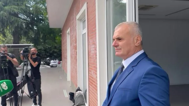 “Berisha gaboi rëndë”/ Deputeti Leskaj kundër zgjedhjes së Bardhit si kryetar i grupit parlamentar të PD:Detyrën e ka..