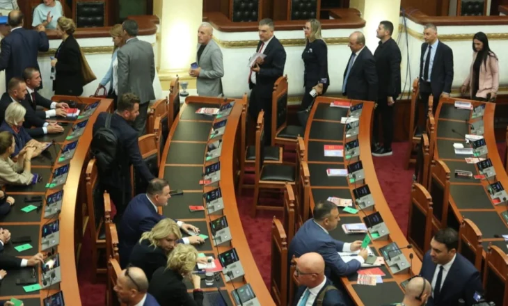 Berisha i bën ‘qokën’ e radhës Metës, ja tre deputetet që kalojnë te PL për të formuar grupin parlamentar