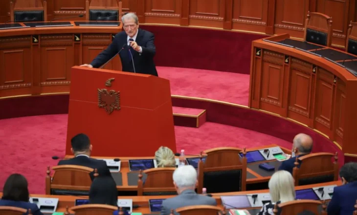Berisha-socialistëve nga Kuvendi: Ju përbëni rrezik për Shqipërinë dhe Europën, vendin e keni në burg
