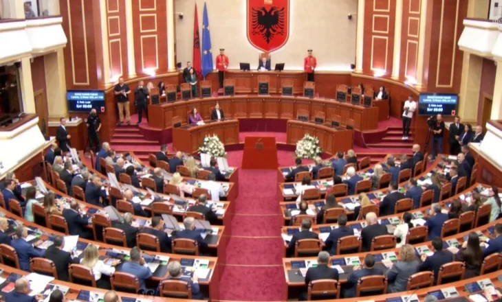 Betohen deputetët e rinj, Tom Doshi dhe Sabina Jorgo tërhiqen nga mandati